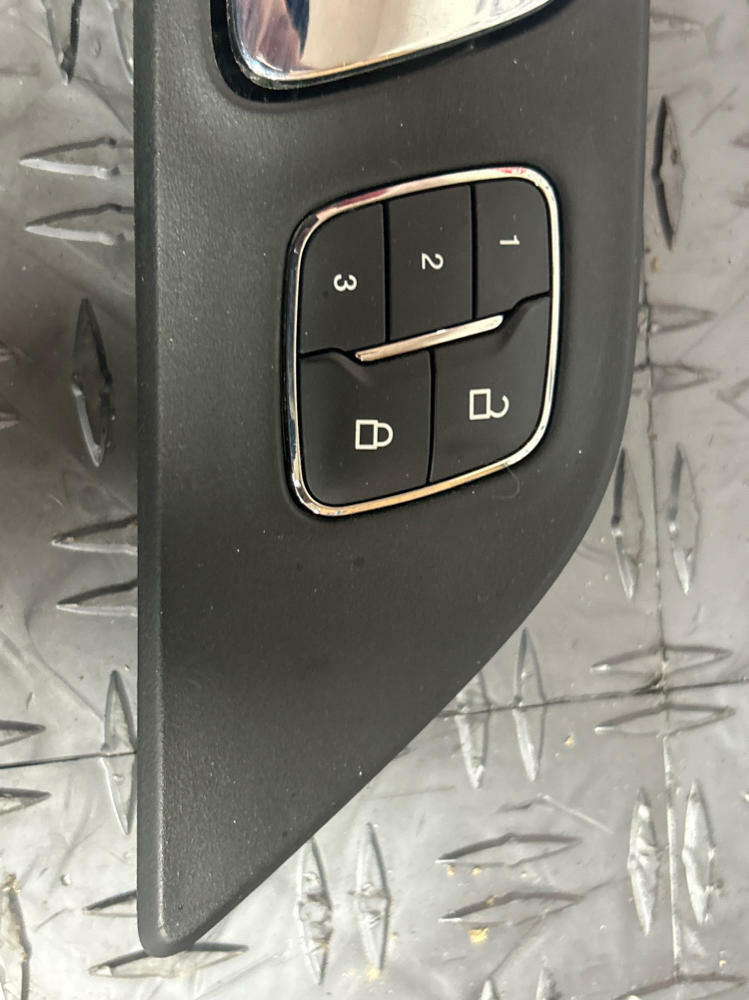2015-17 Driver LH Door Handle/ Lock Control Panel/ Trim & Harness 268