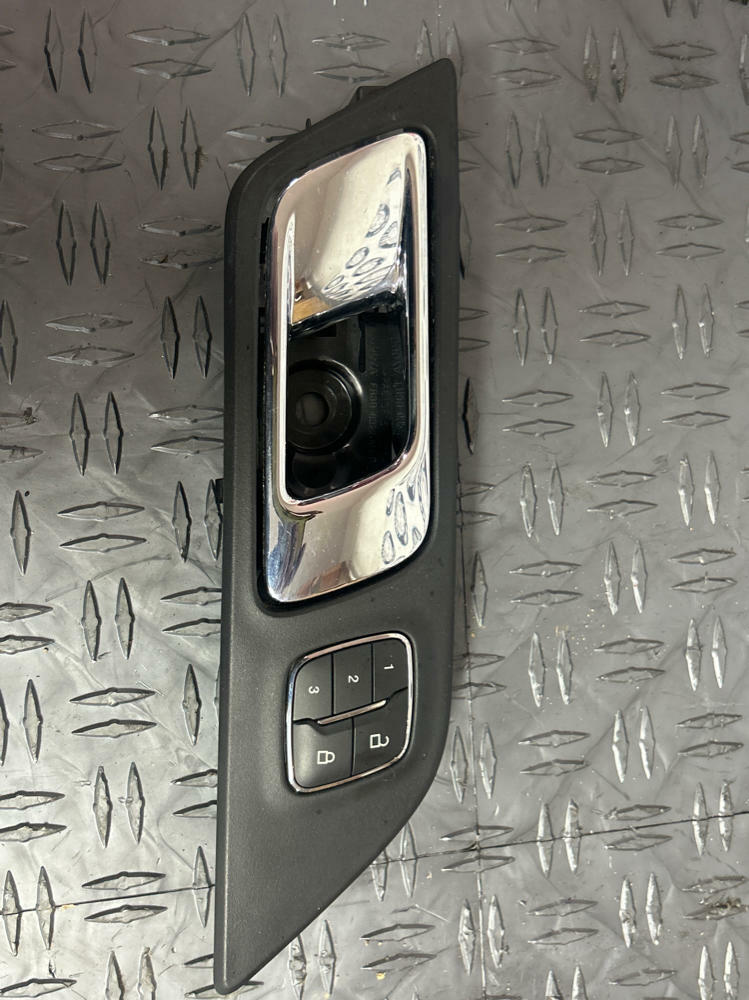 2015-17 Driver LH Door Handle/ Lock Control Panel/ Trim & Harness 268