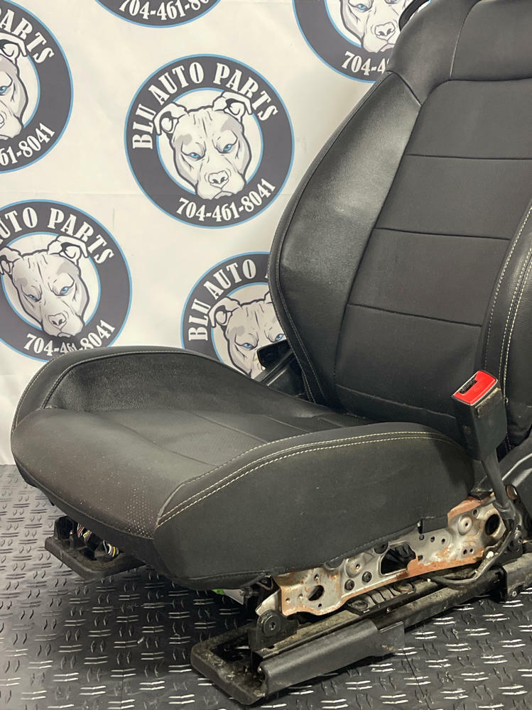 2015-17 Ford Mustang Front Pass. RH Seat- Leather, HEATED/COOLED, Good Bags