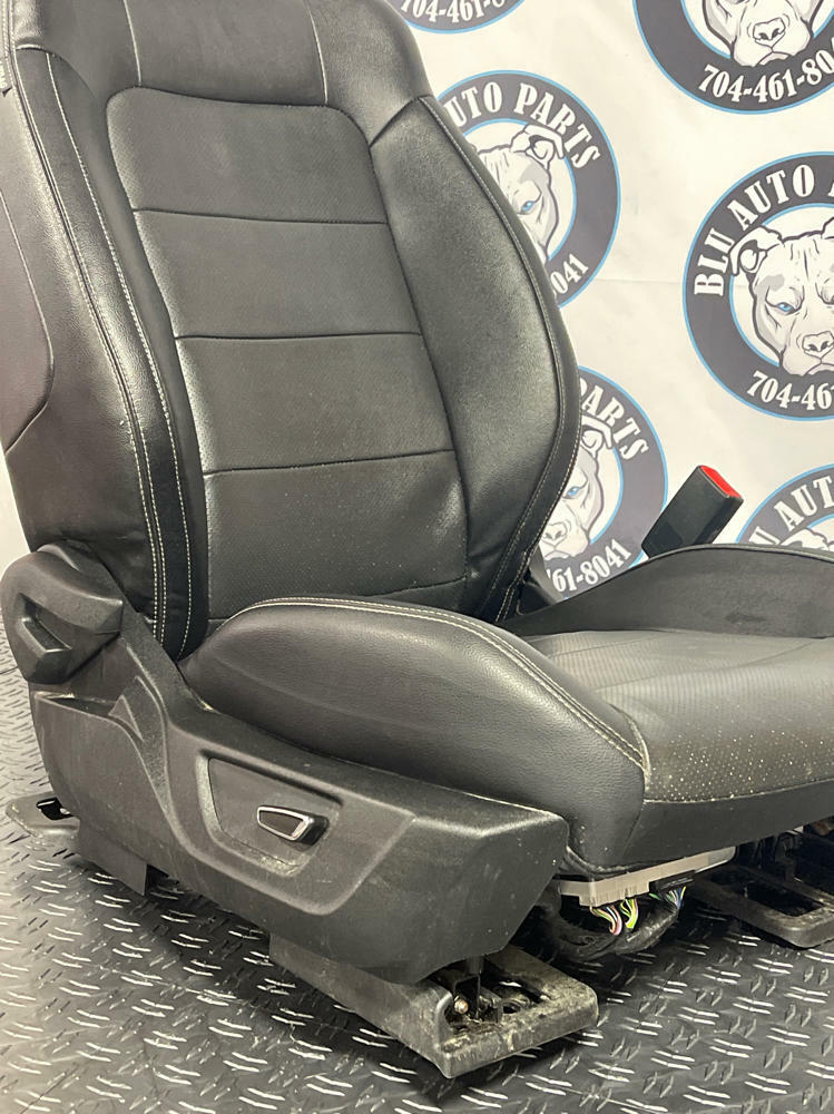 2015-17 Ford Mustang Front Pass. RH Seat- Leather, HEATED/COOLED, Good Bags