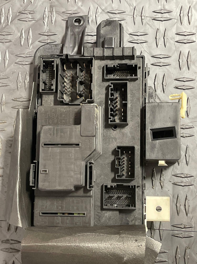 2013-14 Ford Mustang GT 5.0 Coyote A/T Body Control Module 259