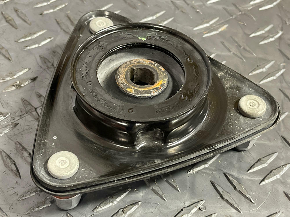 2015-23 Ford Mustang Strut Tops Pair LH/RH OEM 258