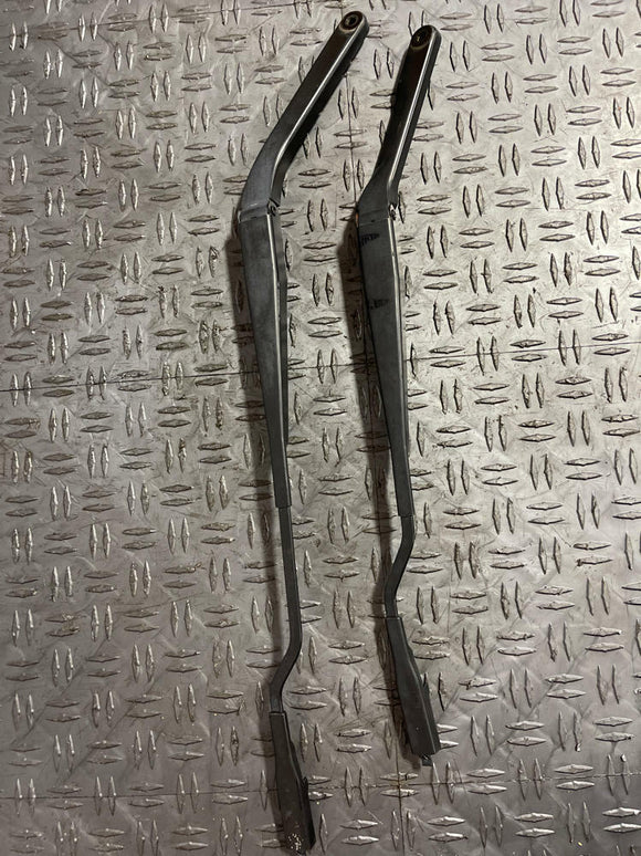 2011-14 Ford Mustang Wiper Arms Pair LH RH 266