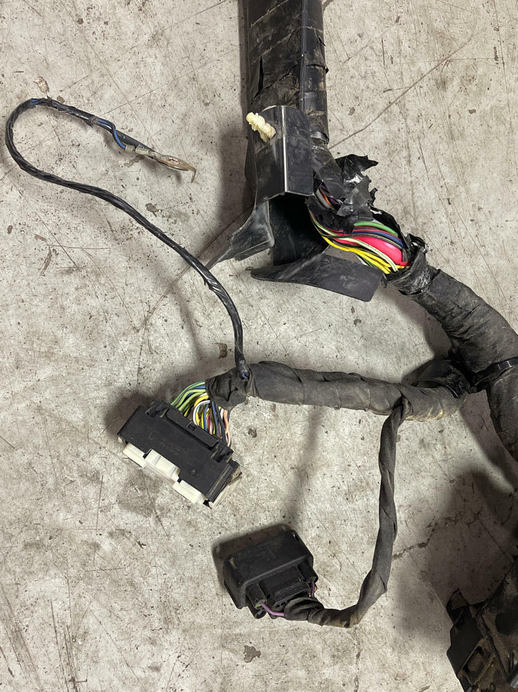 2011-12 Ford Mustang GT Engine Bay Wire Harness Fuse Box CR3T-14290-FG