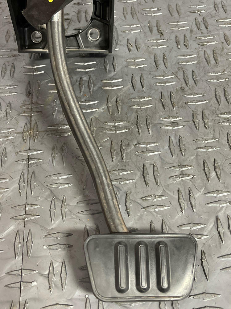 2011-12 Ford Mustang Brake Pedal Assembly 6R80 266