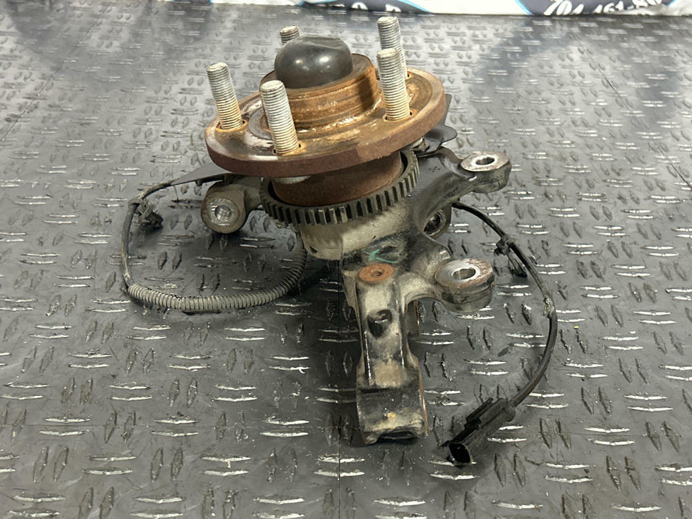 2015-23 Ford Mustang Driver Front LH Spindle- 31k Miles 275