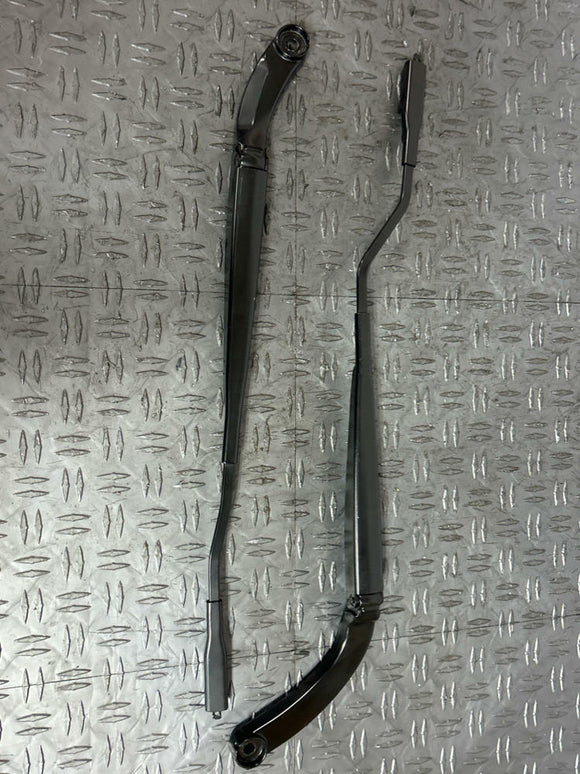 2018-23 Ford Mustang GT Exterior Wiper Arm Pair 275
