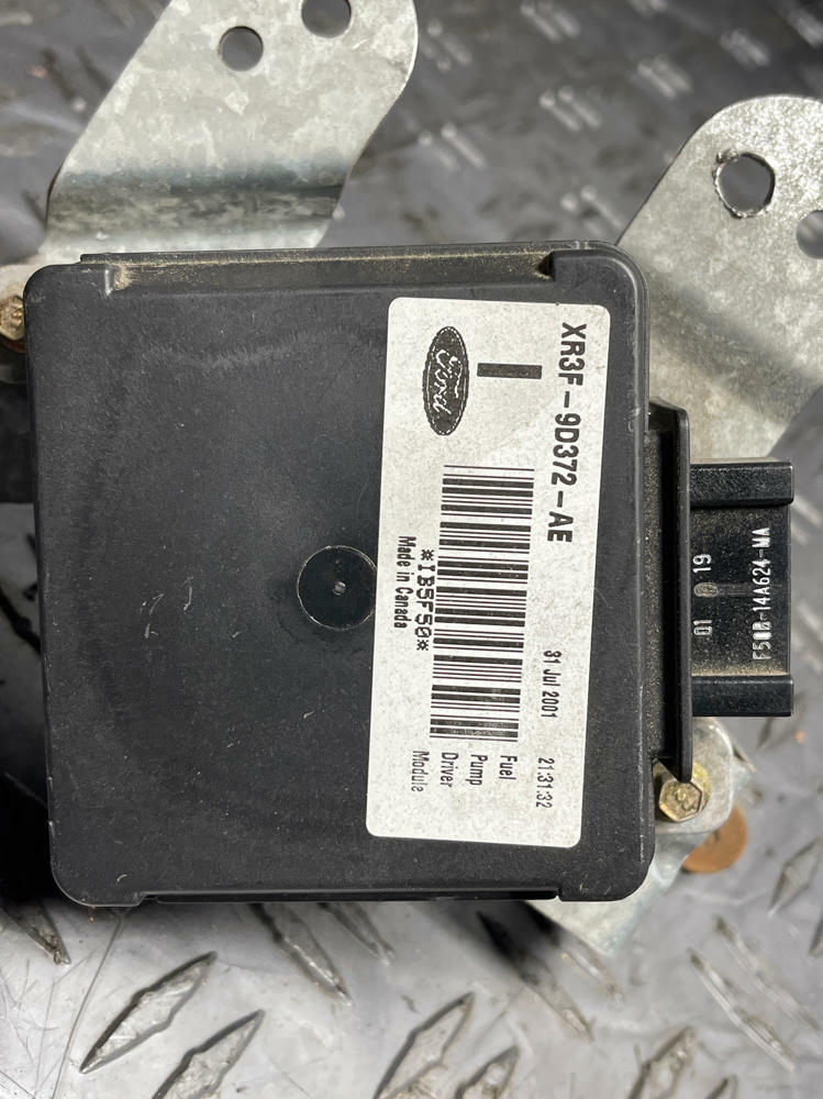 1999-04 Ford Mustang GT/Bullitt Fuel Pump Driver Module- FOR 2V 271