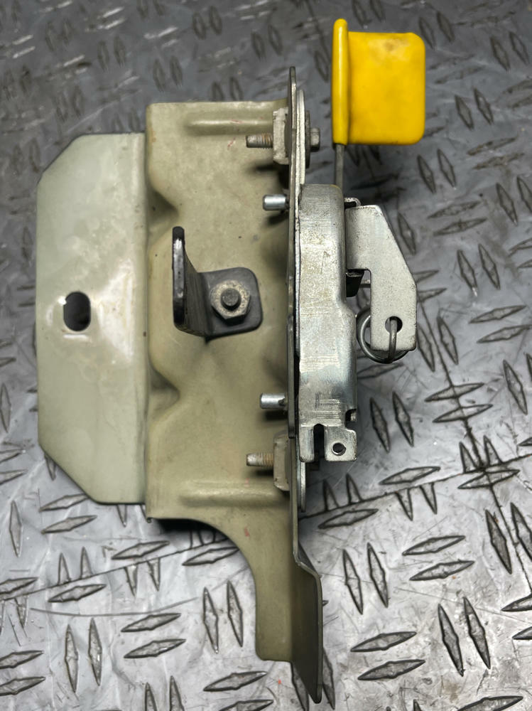 1999-04 Ford Mustang GT/Bullitt Re-Man Hood Latch 271
