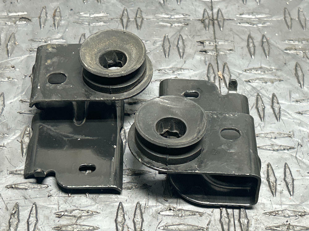 1999-04 Ford Mustang GT/Bullitt Upper Radiator Brackets Pair 271