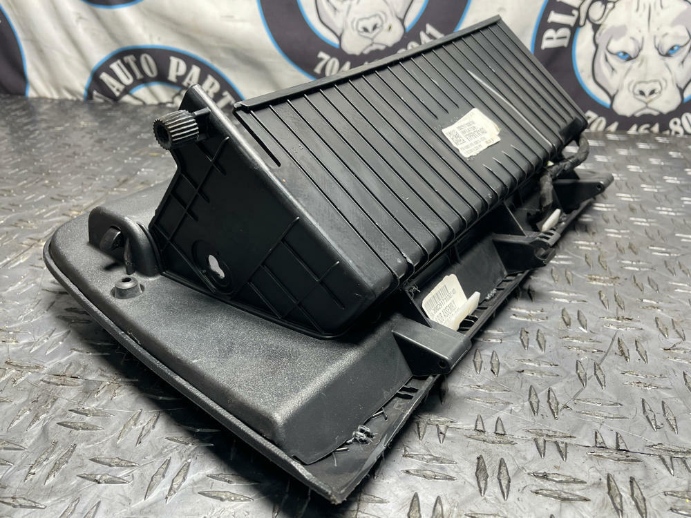 2018-23 Ford Mustang GT Glovebox & Trim (KR3B-63060T10-BD3ZHE) 279