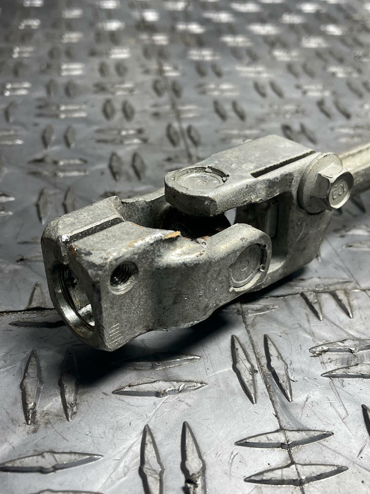 2011-14 Ford Mustang GT OEM Steering Shaft- MISSING DONUT 281