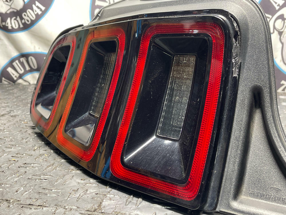 2013-14 Ford Mustang GT Driver LH OEM Tail Light Assembly 281