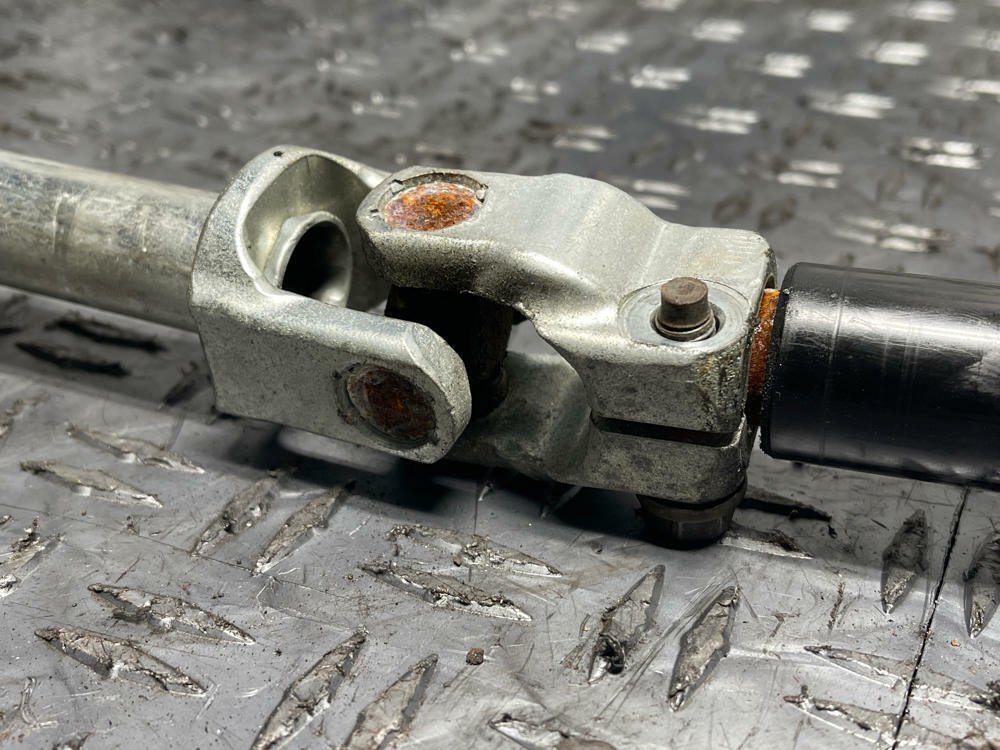 2011-14 Ford Mustang GT OEM Steering Shaft- MISSING DONUT 281