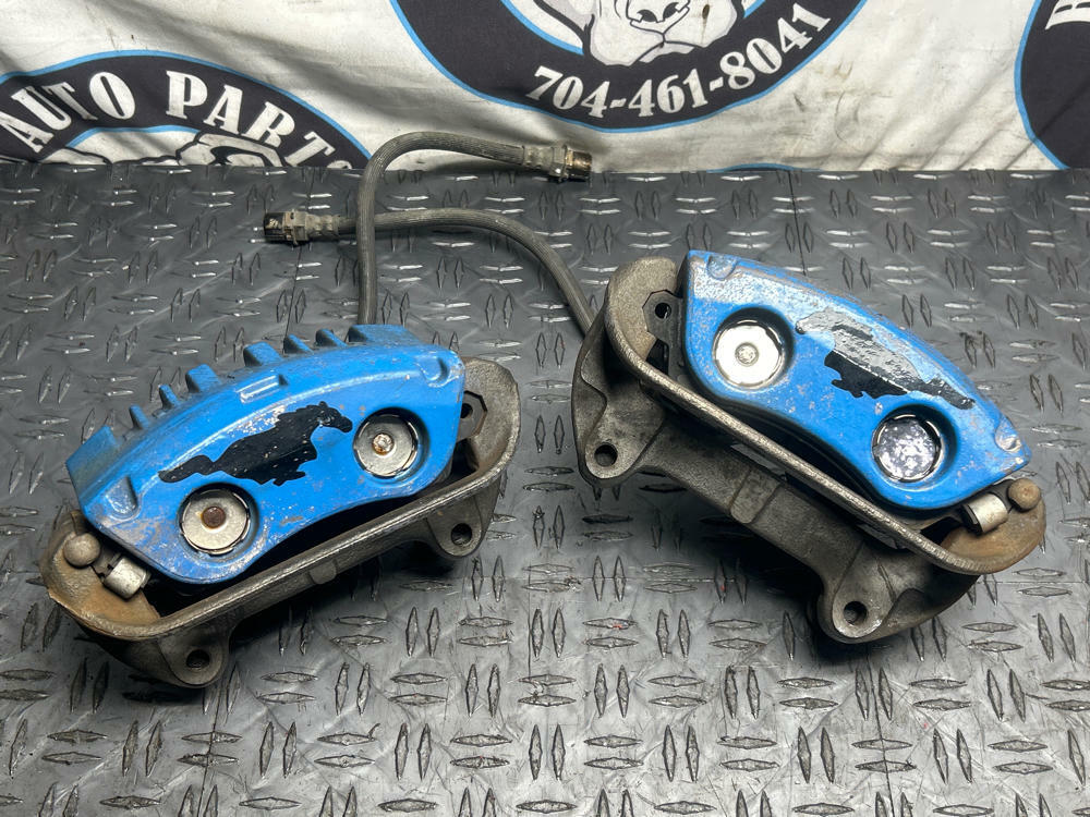 2003-04 Ford Mustang Mach One Front Brake Calipers & Lines 284