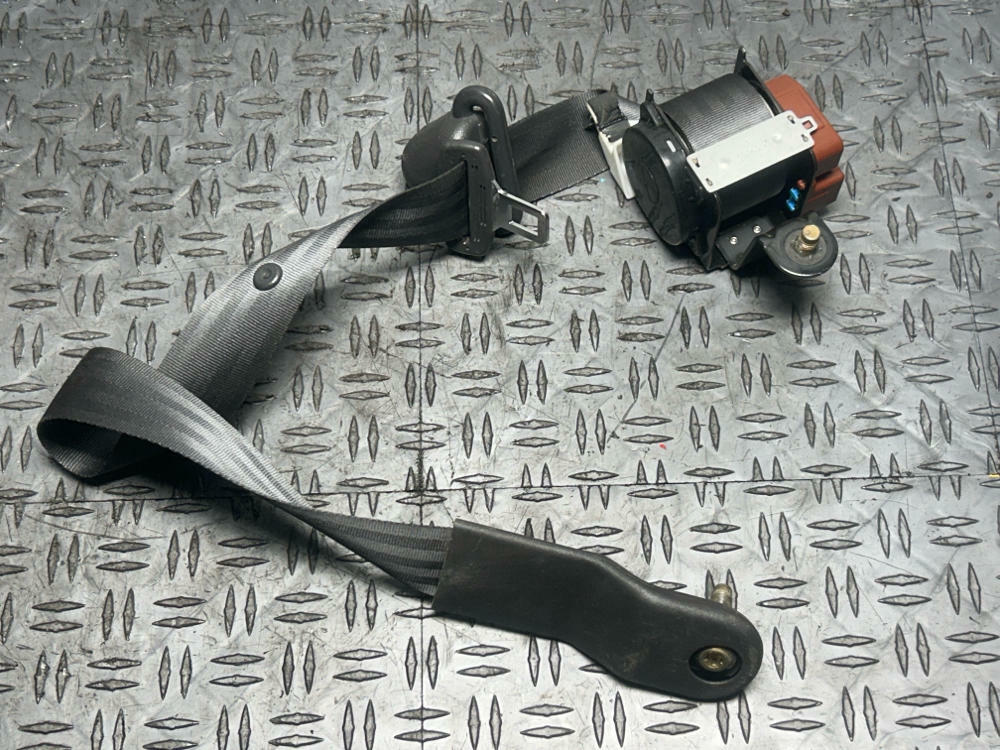 1999-04 Ford Mustang Dark Charcoal Front Left Seat Belt Assembly 284