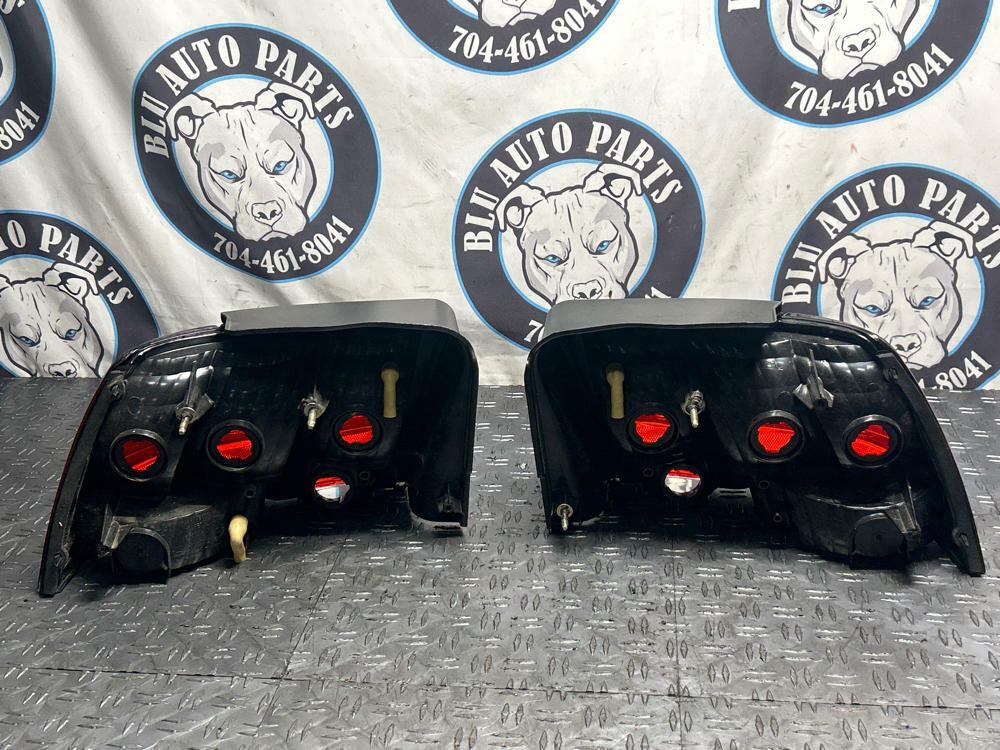 1999-04 Ford Mustang OEM Tail Light Pair 285