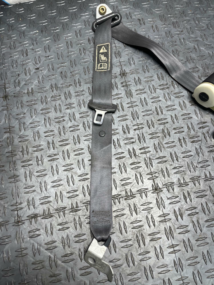 2003-04 Ford Mustang SVT Cobra Passenger Front RH Seat Belt- FOR COUPE 255