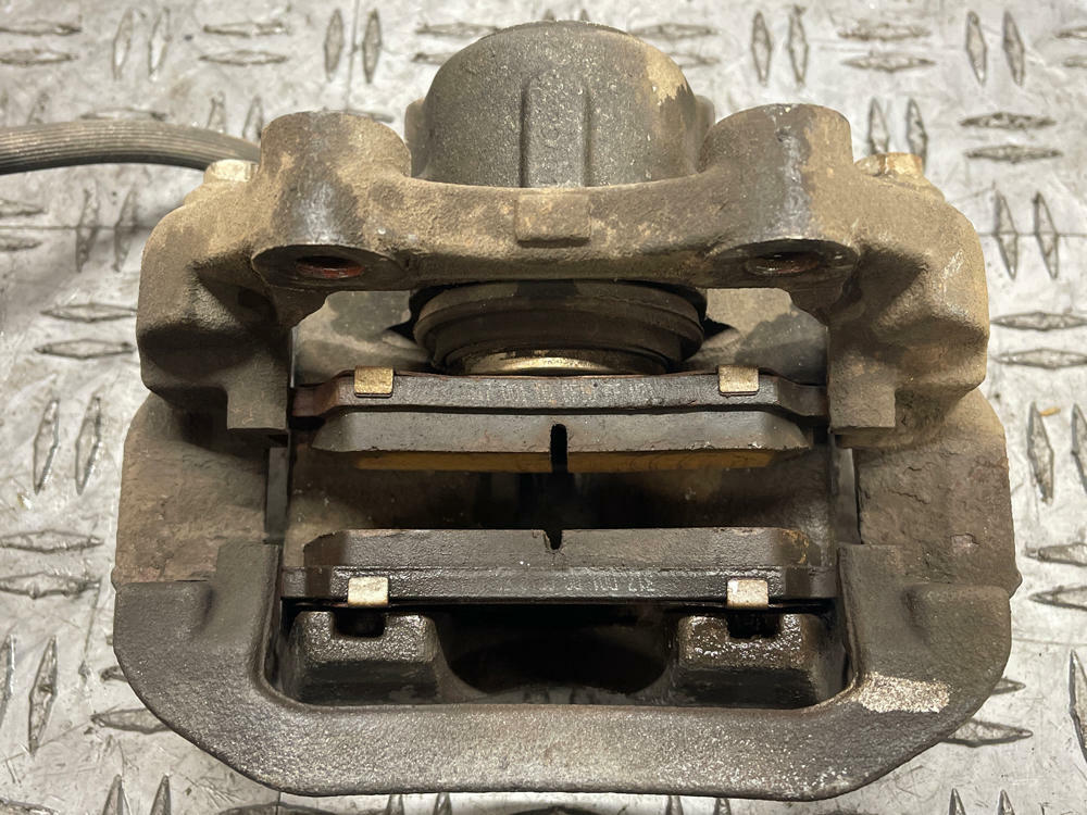 2004-06 Pontiac GTO Rear Brake Caliper Pair 280