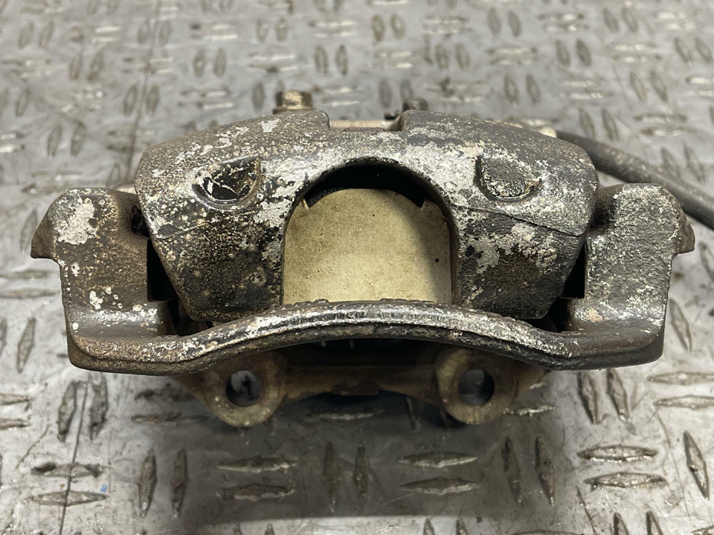2004-06 Pontiac GTO Rear Brake Caliper Pair 280