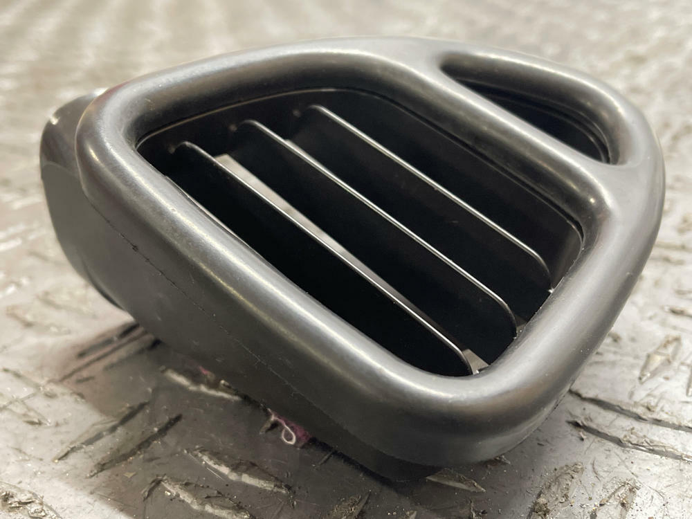 2004-06 Pontiac GTO Interior HVAC Vent Lot 280