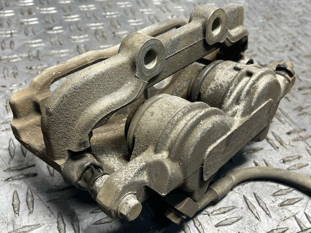 2004-06 Pontiac GTO OEM Driver LH Front Brake Caliper Assembly 280