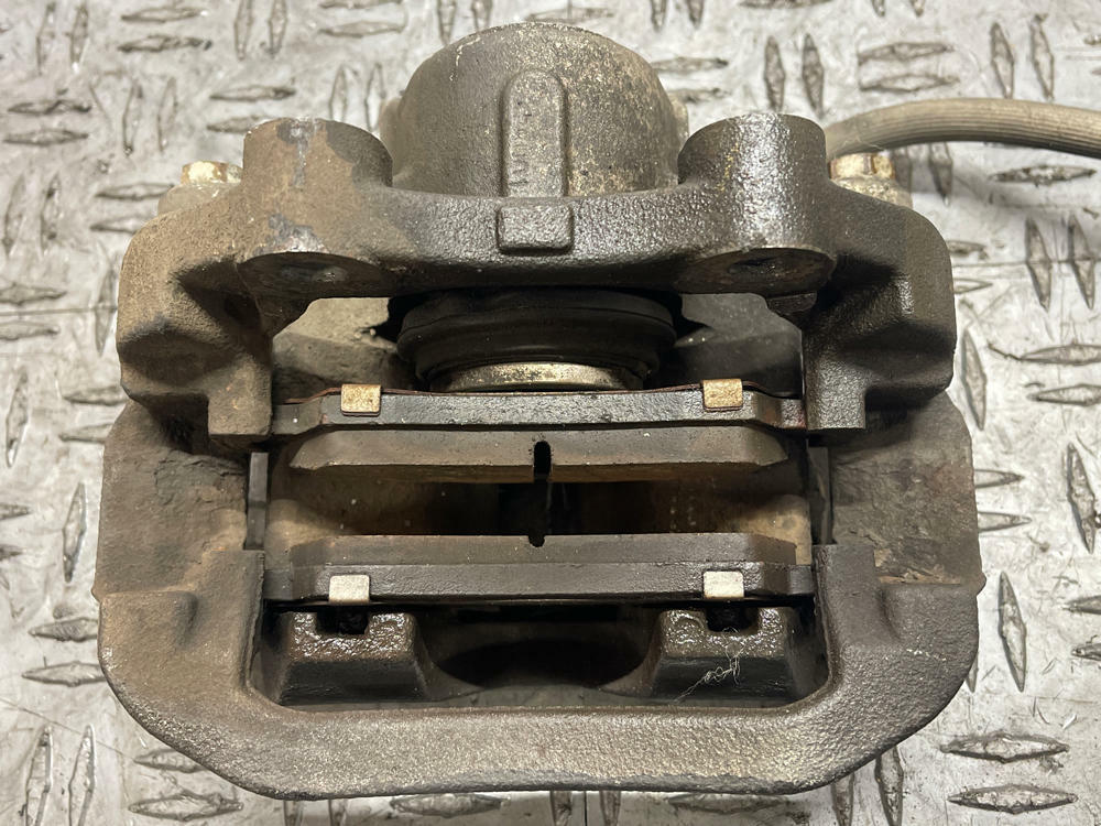 2004-06 Pontiac GTO Rear Brake Caliper Pair 280