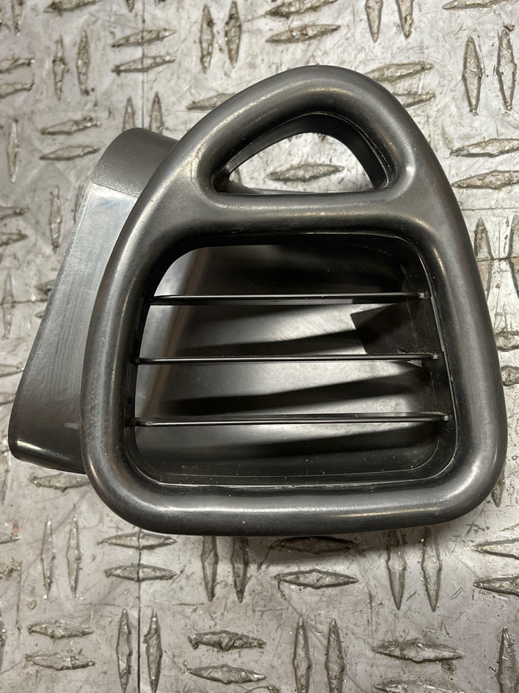2004-06 Pontiac GTO Interior HVAC Vent Lot 280