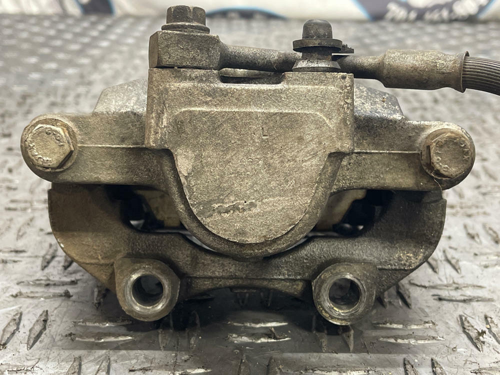 2004-06 Pontiac GTO Rear Brake Caliper Pair 280