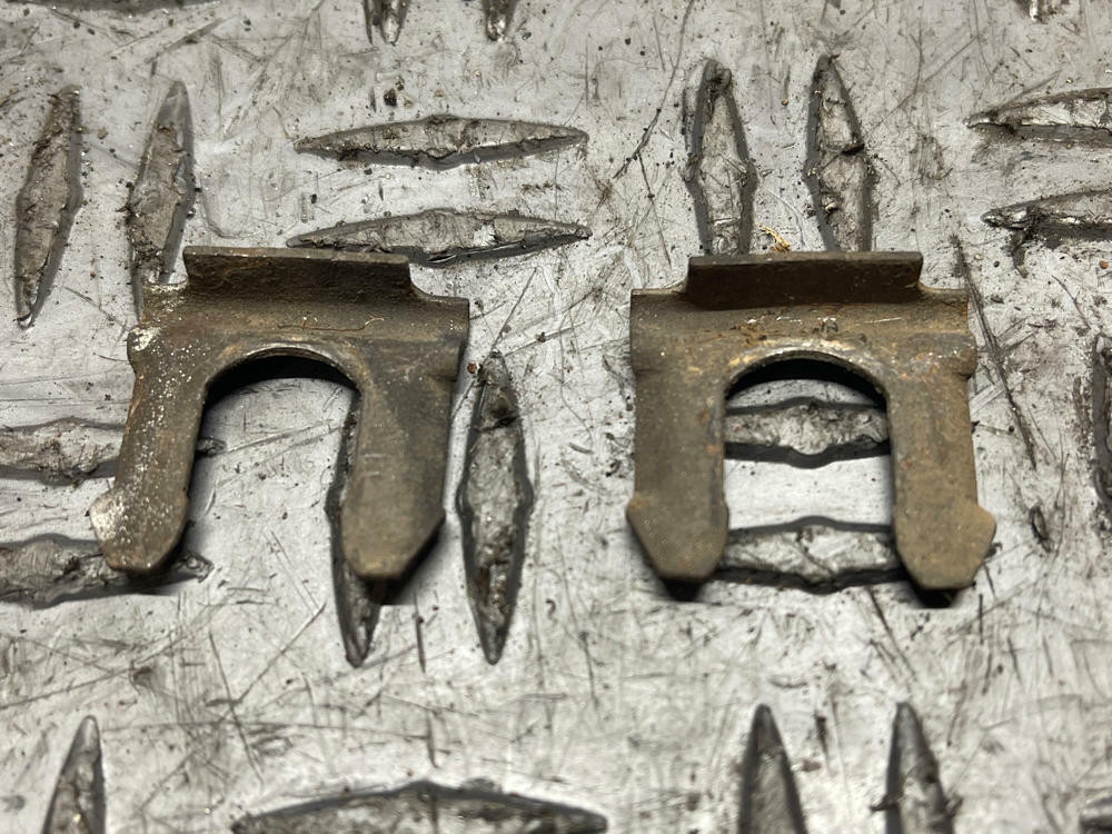 2004-06 Pontiac GTO Rear Brake Caliper Pair 280