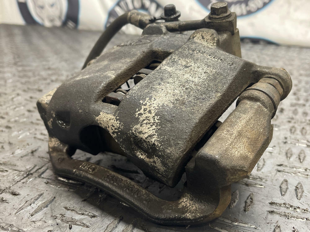 2004-06 Pontiac GTO Rear Brake Caliper Pair 280