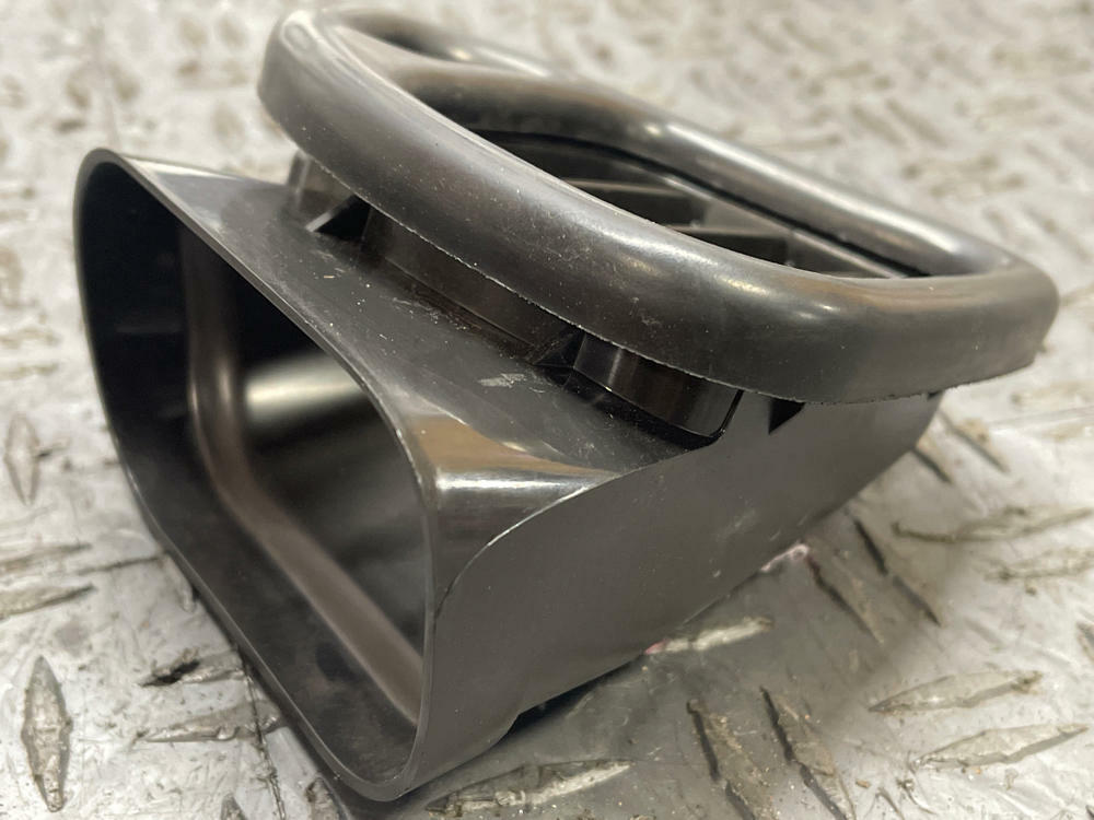 2004-06 Pontiac GTO Interior HVAC Vent Lot 280