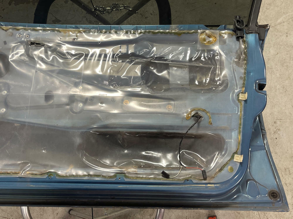 2004 Pontiac GTO Passenger RH Door Assembly- Barbados Mica Metallic 280