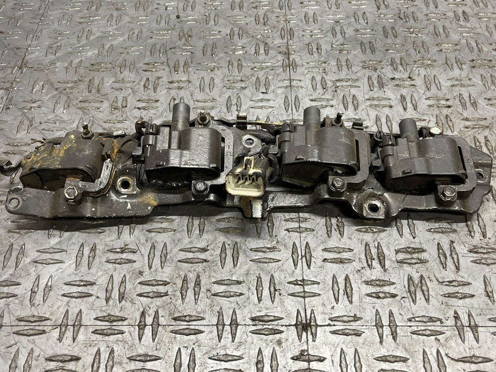2004 Pontiac GTO OEM Driver LH Coil Pack Assembly- DAMAGED, for LS1 5.7L 280