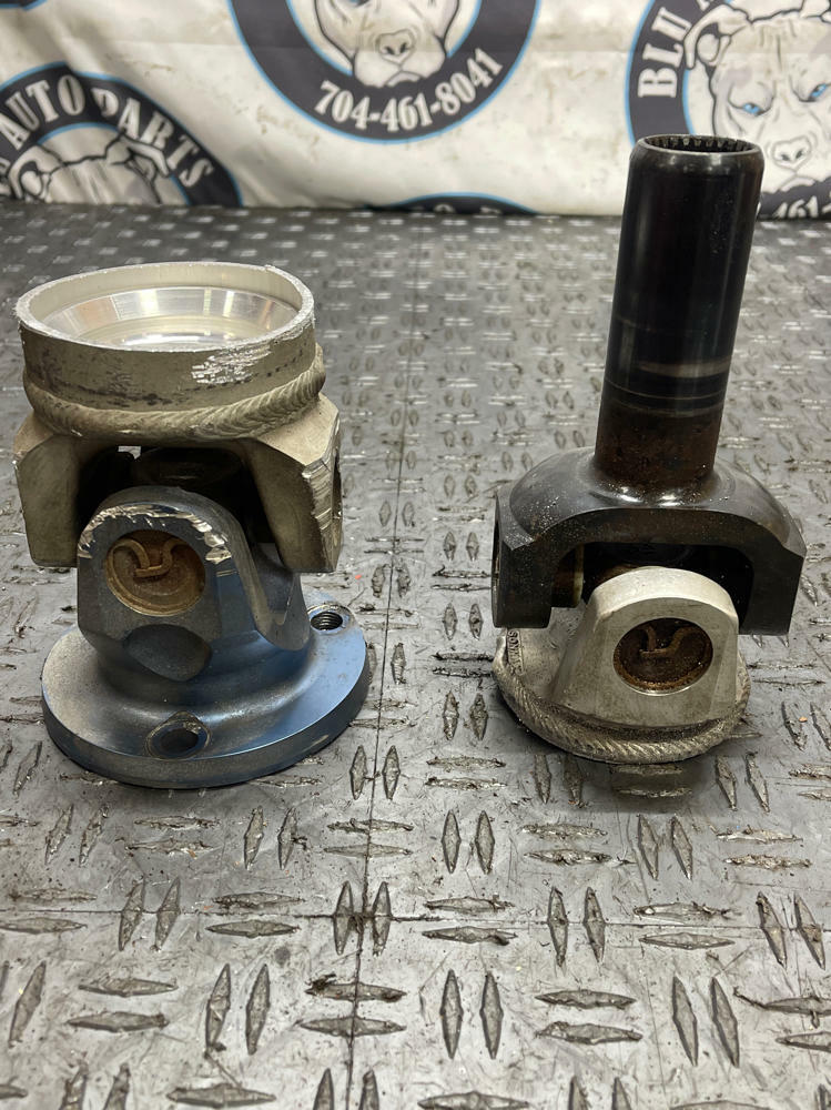 2004-06 Pontiac GTO Driveshaft Input/Output Flanges- for 4L60E Auto Trans 280