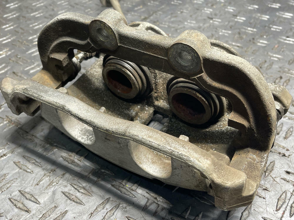2004-06 Pontiac GTO OEM Driver LH Front Brake Caliper Assembly 280