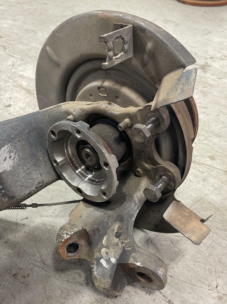 2004-06 Pontiac GTO Rear Passenger RH Control Arm Spindle Hub 280