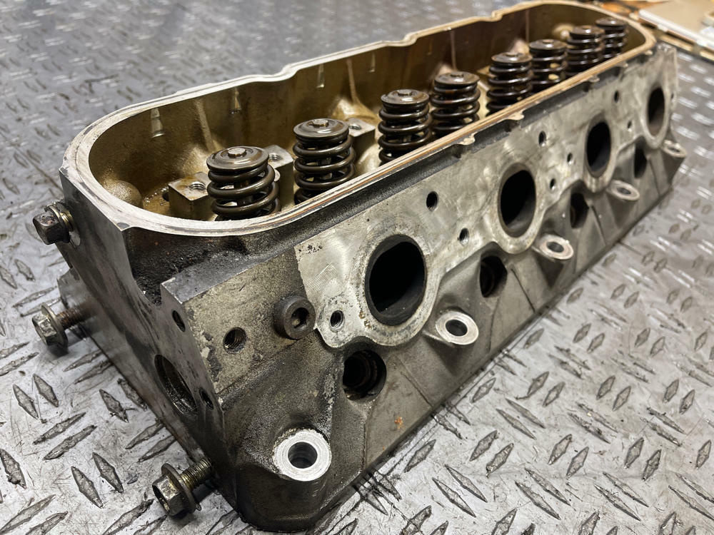2004 Pontiac GTO LS1 5.7L V8 Pair LH RH Cylinder Heads- SEE DESC 280
