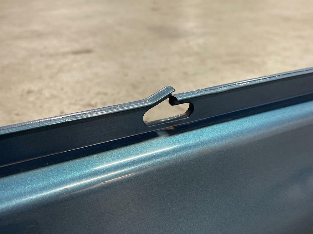 2004 Pontiac GTO Driver LH Side Skirt/Rocker Panel- Barbados Mica Metallic 280