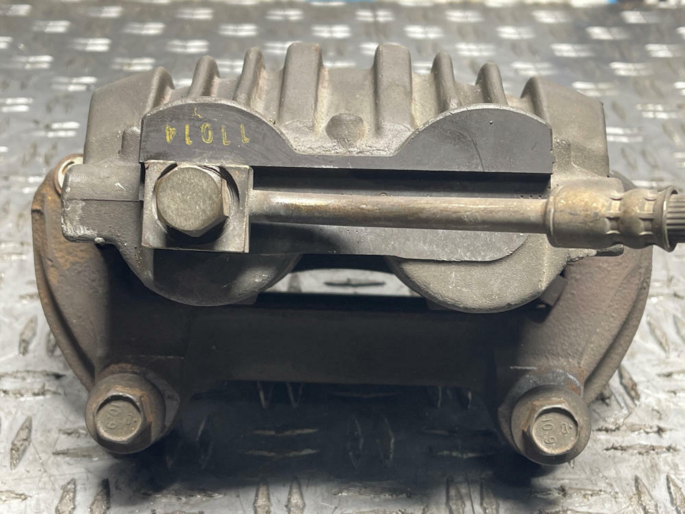2003-04 Ford Mustang SVT Cobra Front Brake Calipers- NO LOGO, SEE DESC. 286