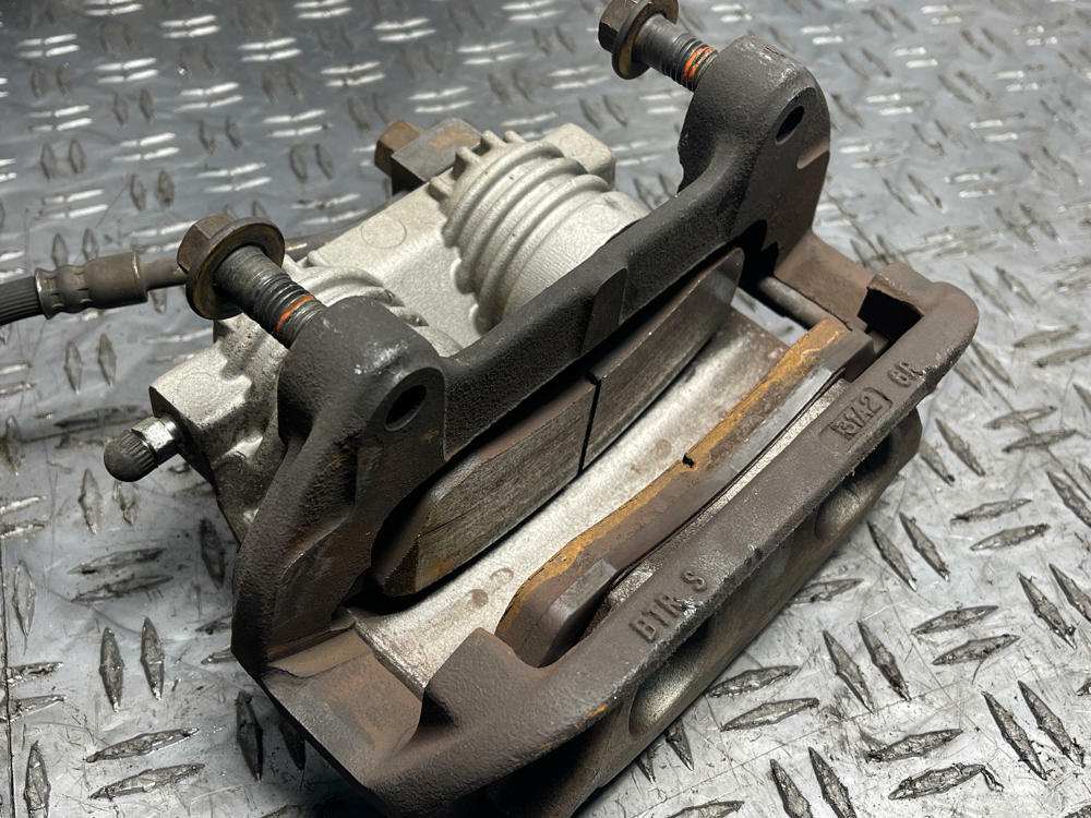2003-04 Ford Mustang SVT Cobra Front Brake Calipers- NO LOGO, SEE DESC. 286