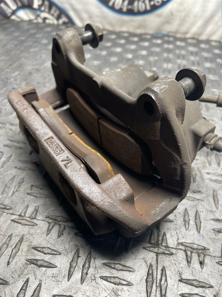 2003-04 Ford Mustang SVT Cobra Front Brake Calipers- NO LOGO, SEE DESC. 286