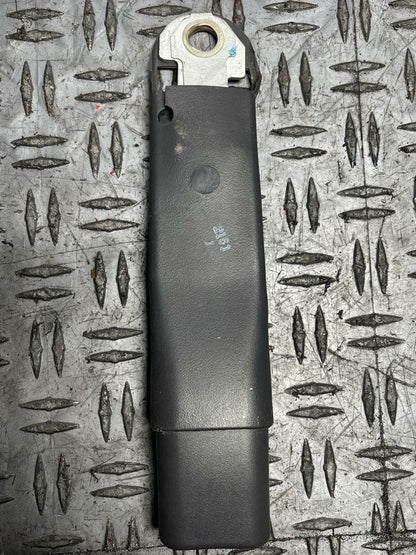 1999-04 Ford Mustang Passenger Front RH Seat Belt Buckle- Sunfaded 286