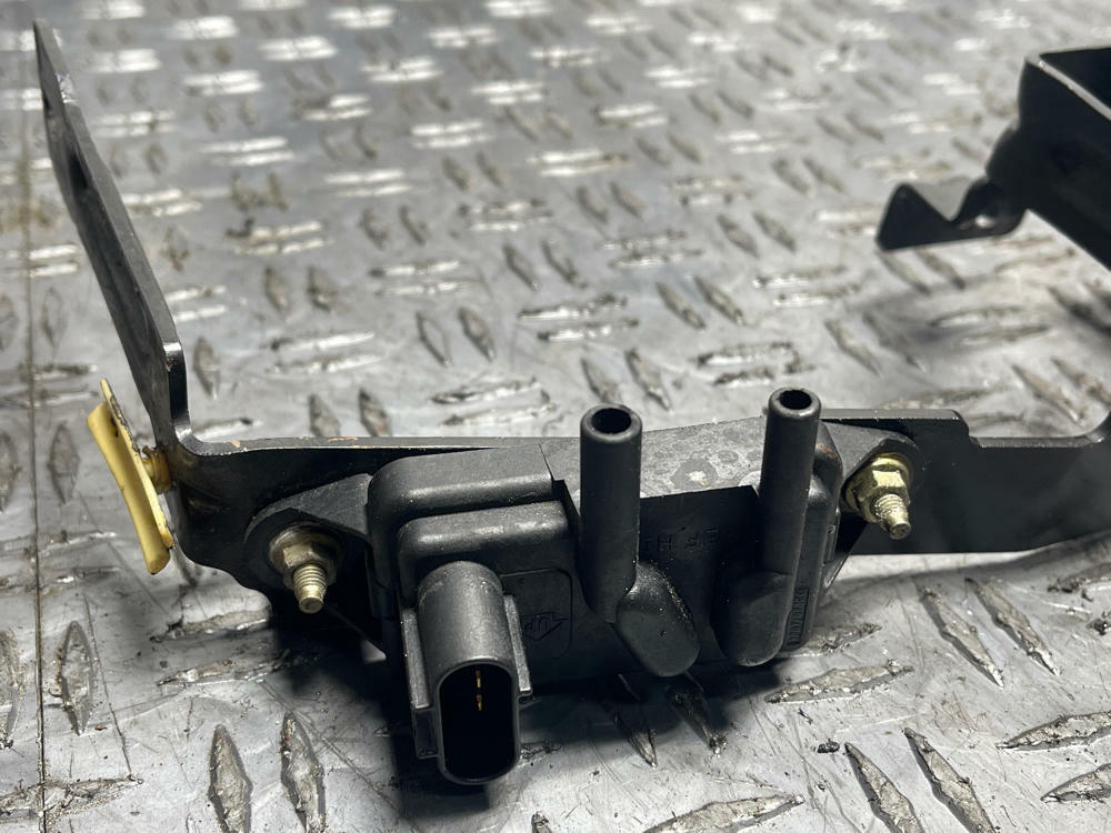 2003-04 Ford Mustang SVT Cobra OEM EGR/Vaccum Bracket & Accessories 286
