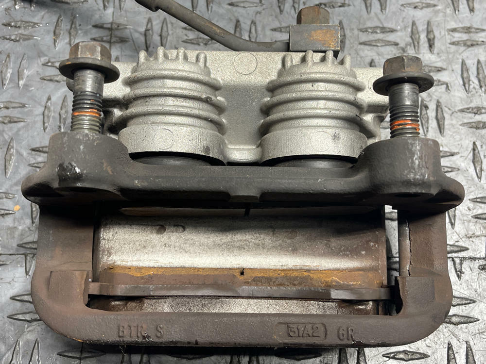 2003-04 Ford Mustang SVT Cobra Front Brake Calipers- NO LOGO, SEE DESC. 286