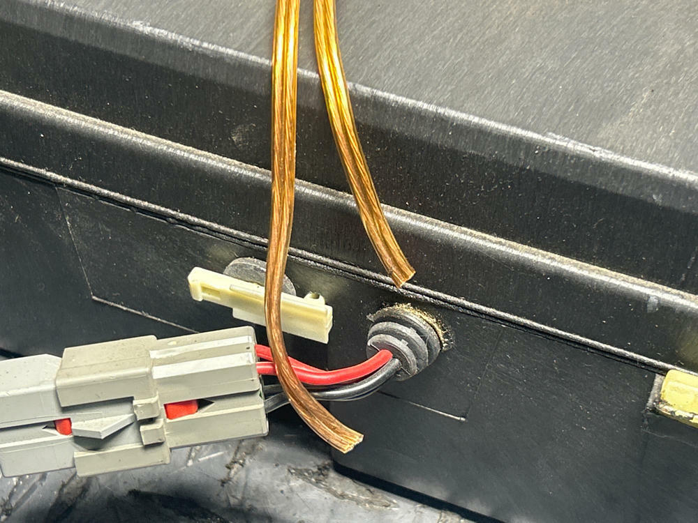 2003-04 Ford Mustang SVT Cobra Amp Rack & Amps Mach 460