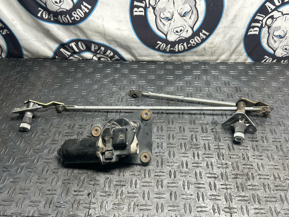 2003-04 Ford Mustang SVT Cobra Windshield Wiper Arms & Motor Assembly 287