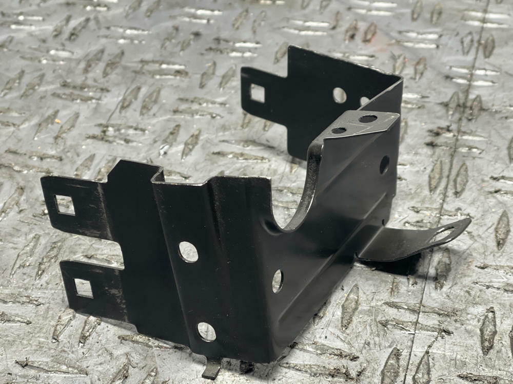 1999-04 Ford Mustang GT/SVT Cobra Engine Bay Fuse Box Mounting Bracket