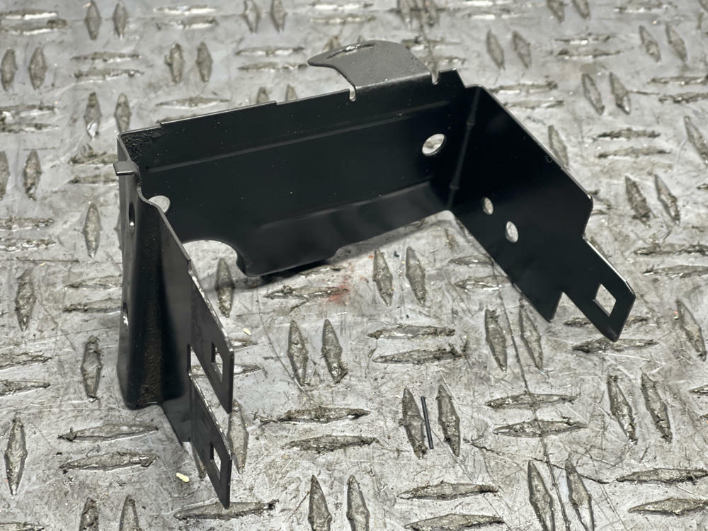 1999-04 Ford Mustang GT/SVT Cobra Engine Bay Fuse Box Mounting Bracket