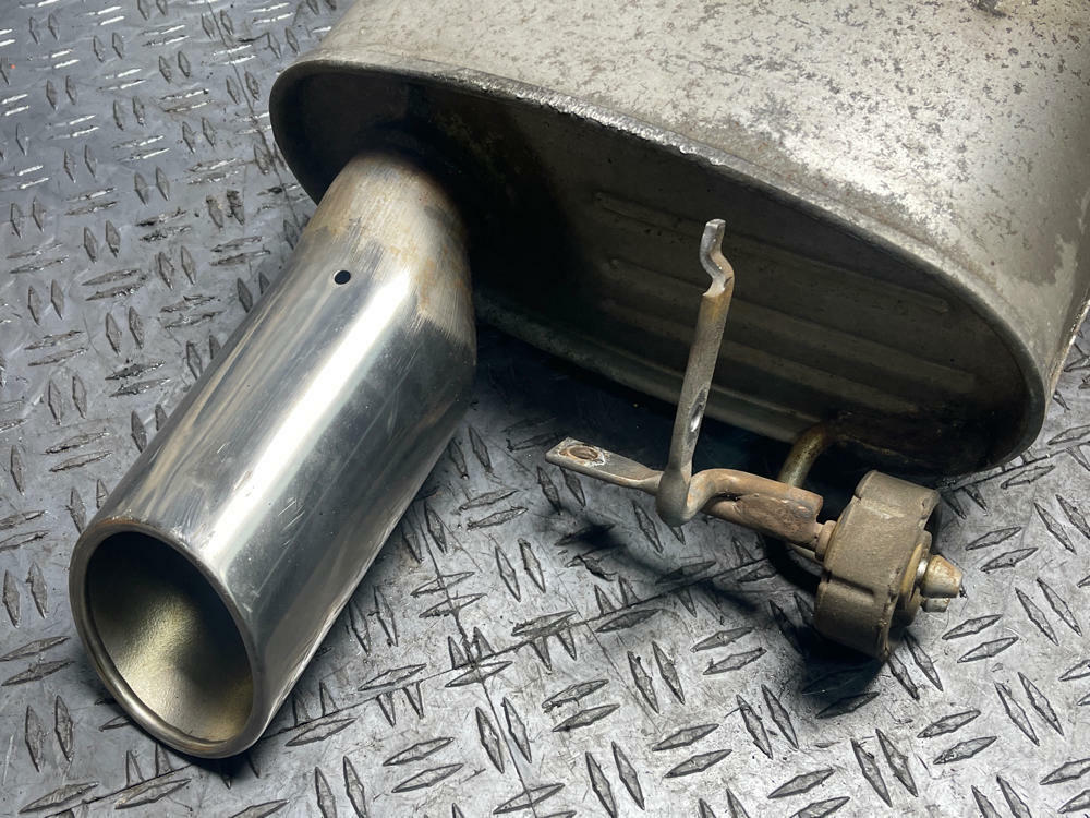 2011-14 Ford Mustang GT OEM Muffler RH 33k Miles 290